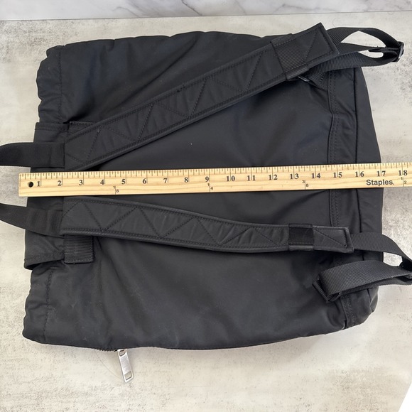 lululemon cinch bag black Athletica Lululemon Side-Cinch Shopper 18L (Black) : Clothing, Shoes & Jewelry feels good on your shoulder Lululemon athletica Team Canada Ripstop